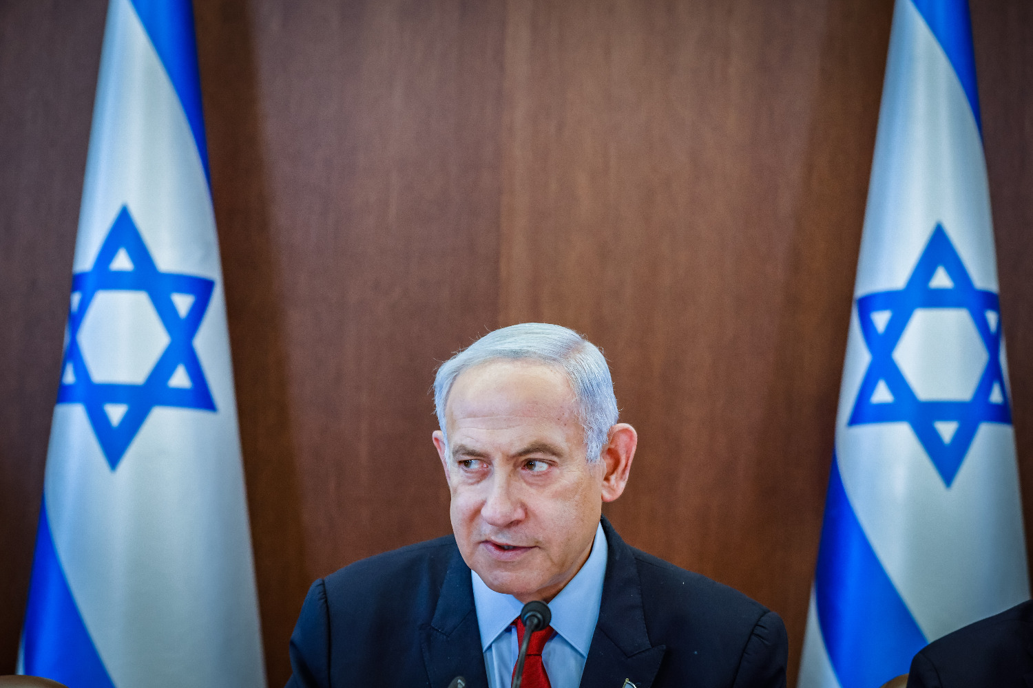 Нетанияху раздает противоположные обещания, пытаясь обмануть всех