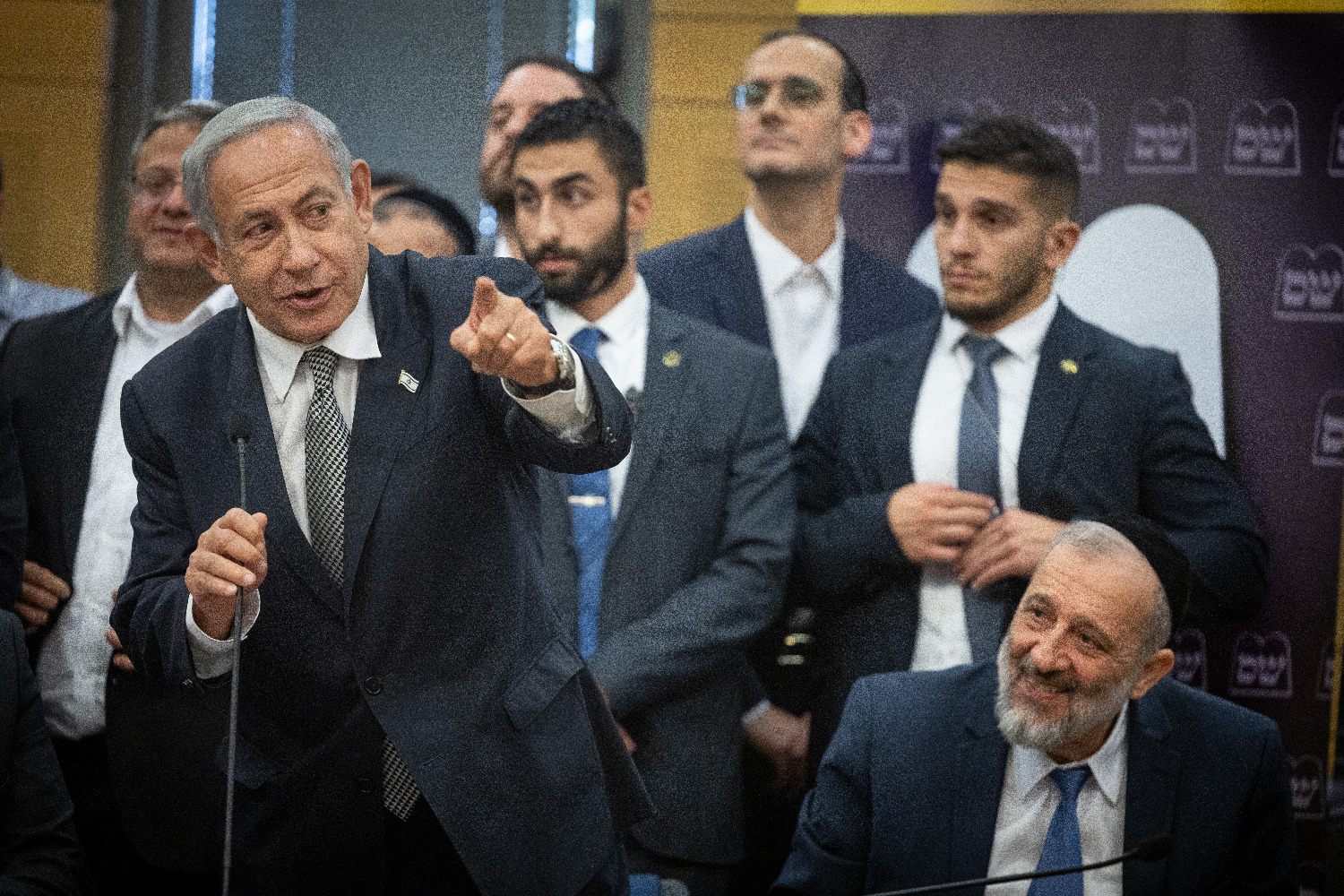 Коалиция Нетанияху «отвергает» указания юридического советника правительства
