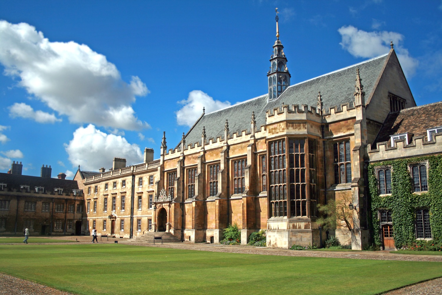 Пропалестинские активисты уничтожили портрет лорда Бальфура в Кэмбридже