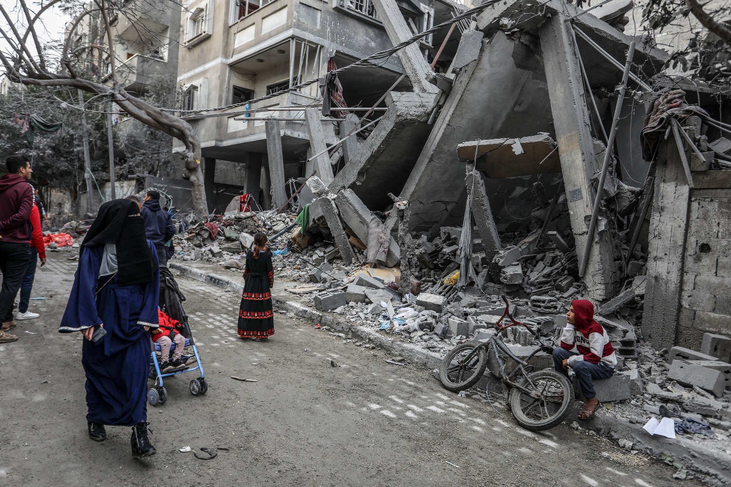 Звучит невероятно: Израиль планирует раздачи оружия жителям Газы