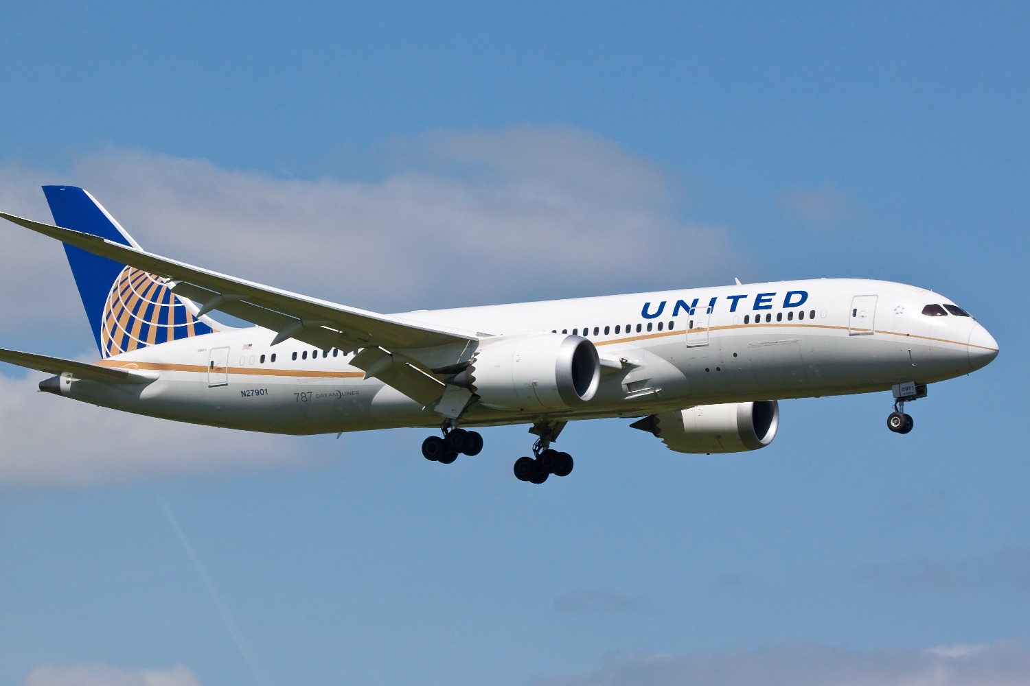 Шесть пассажиров рейса United из Израиля получили ранения из-за турбулентности