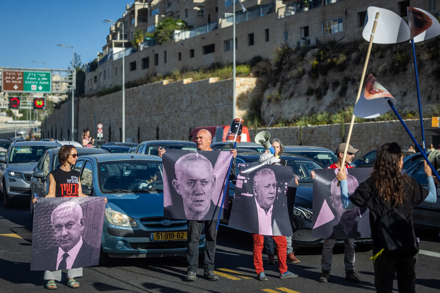  пикет семей заложников у въезда в Иерусалим, 4 апреля 