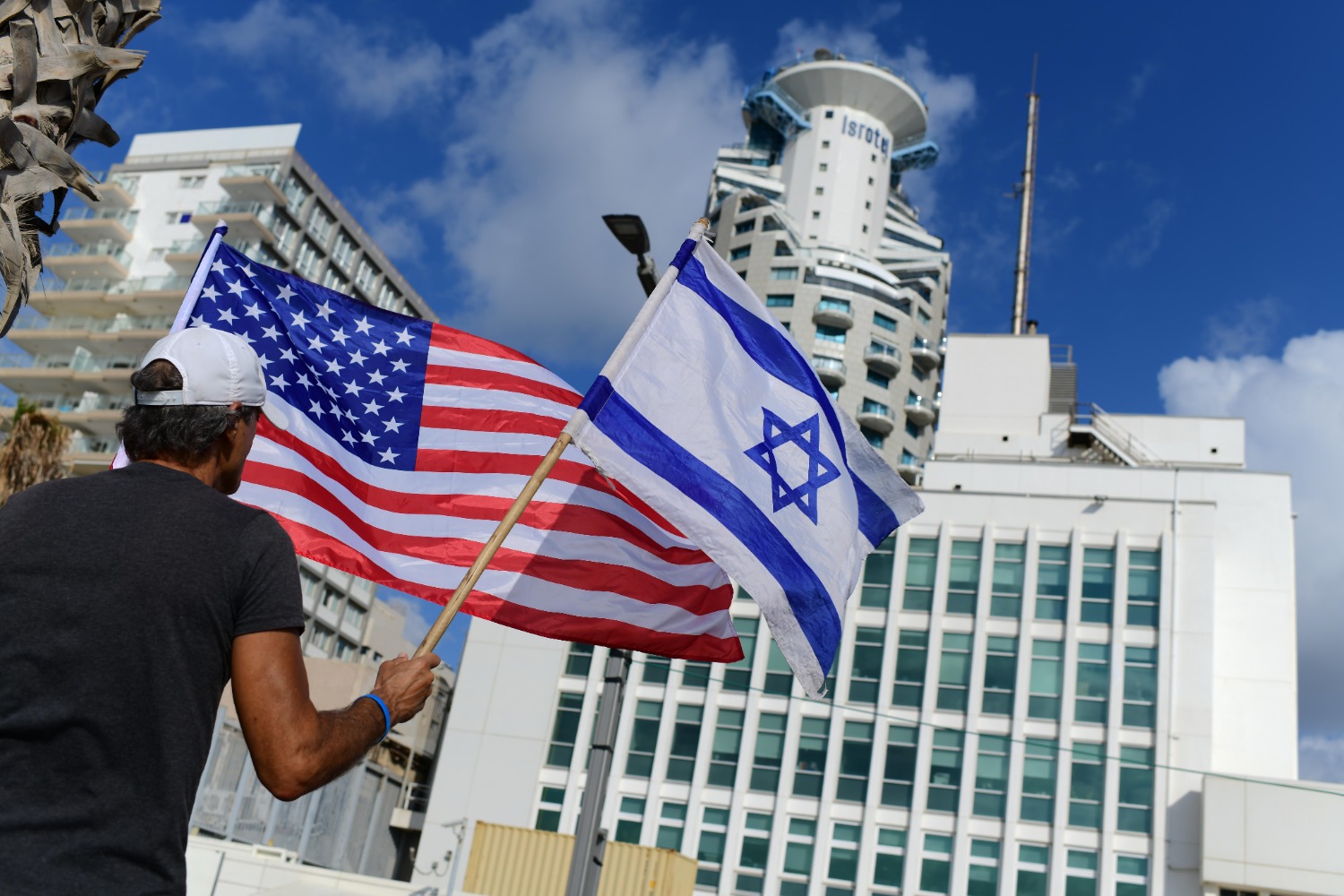 Посольство США в Израиле просит своих сотрудников воздержаться от поездок по стране
