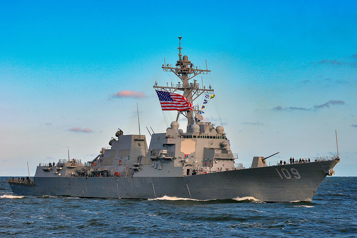 Американские военные корабли движутся в сторону Израиля