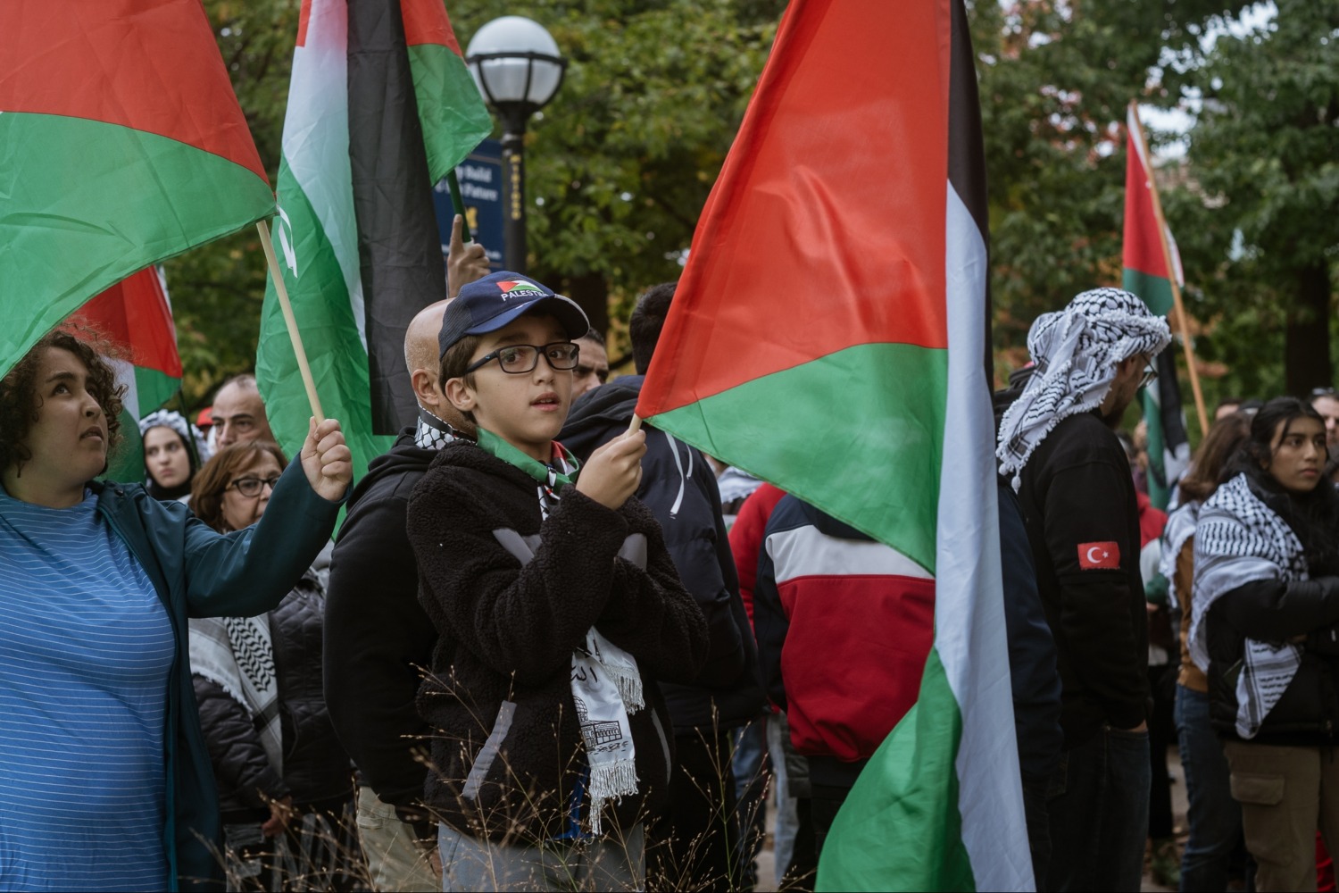Детишки балуются: в протестных кампусах замечены флаги «Хизбаллы»