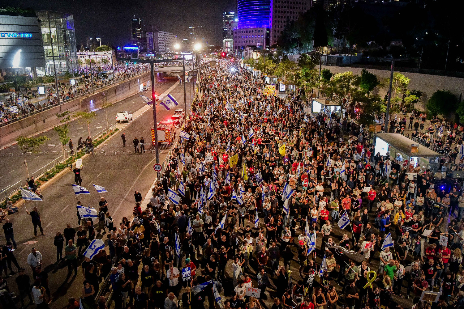 Десятки тысяч демонстрантов требуют выборов: «Правительство стало врагом Государства Израиль»
