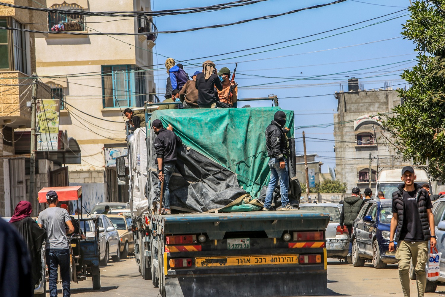 Поселенцы разгрузили машины с гуманитарной помощью в Сектор Газа