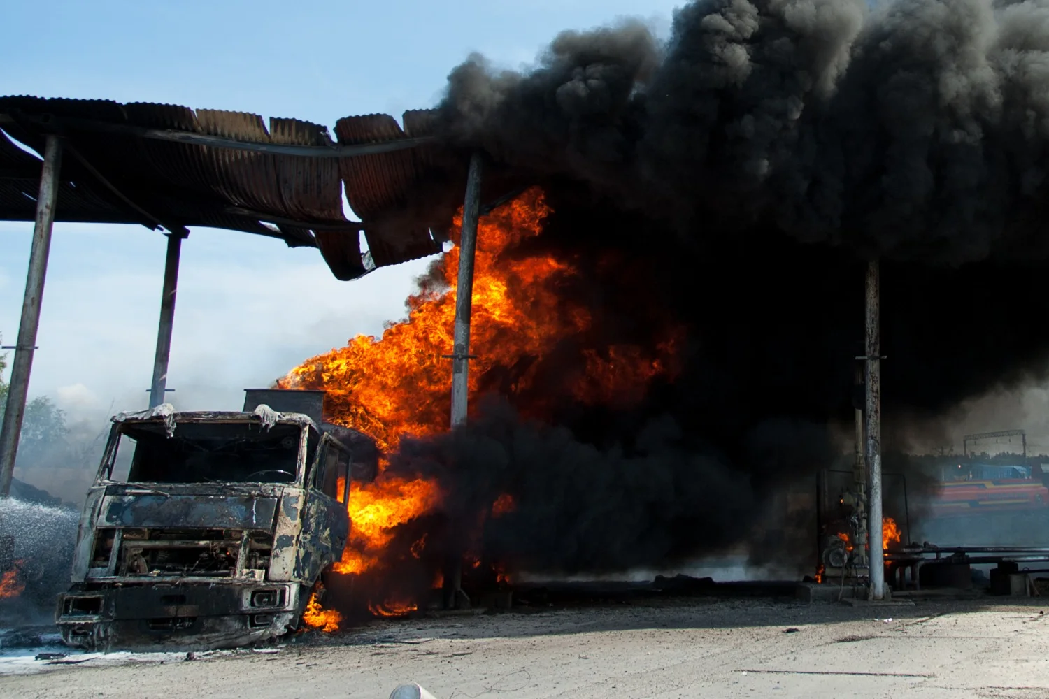  Погром на КПП Таркумия закончился поджогом грузовиков 