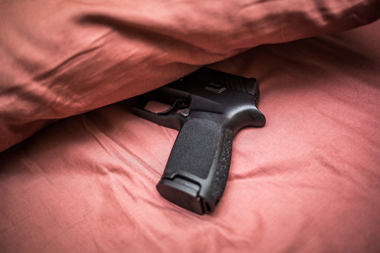 Преступность в Хайфском округе: пистолет под подушкой и патроны в шкафах