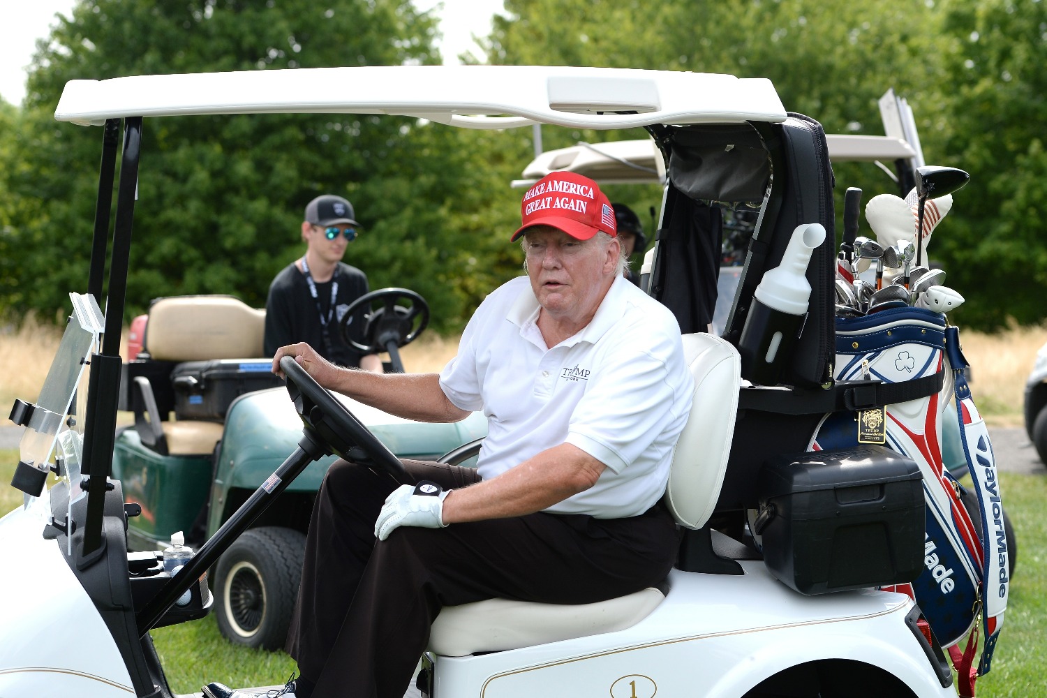 Дональд Трамп за игрой в гольф назвал Байдена «старой кучей дерьма»