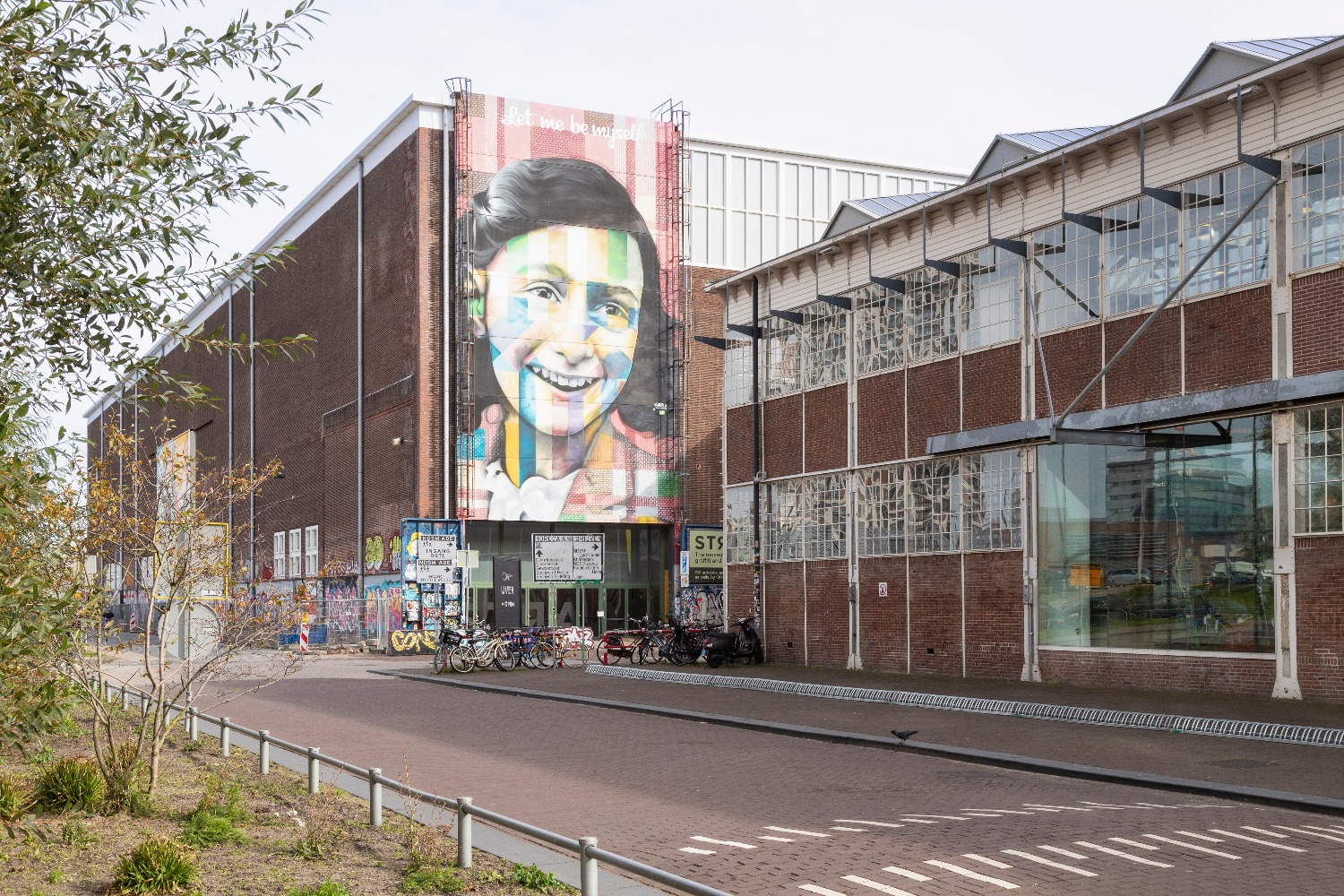В Амстердаме подвергся вандализму памятник Анне Франк