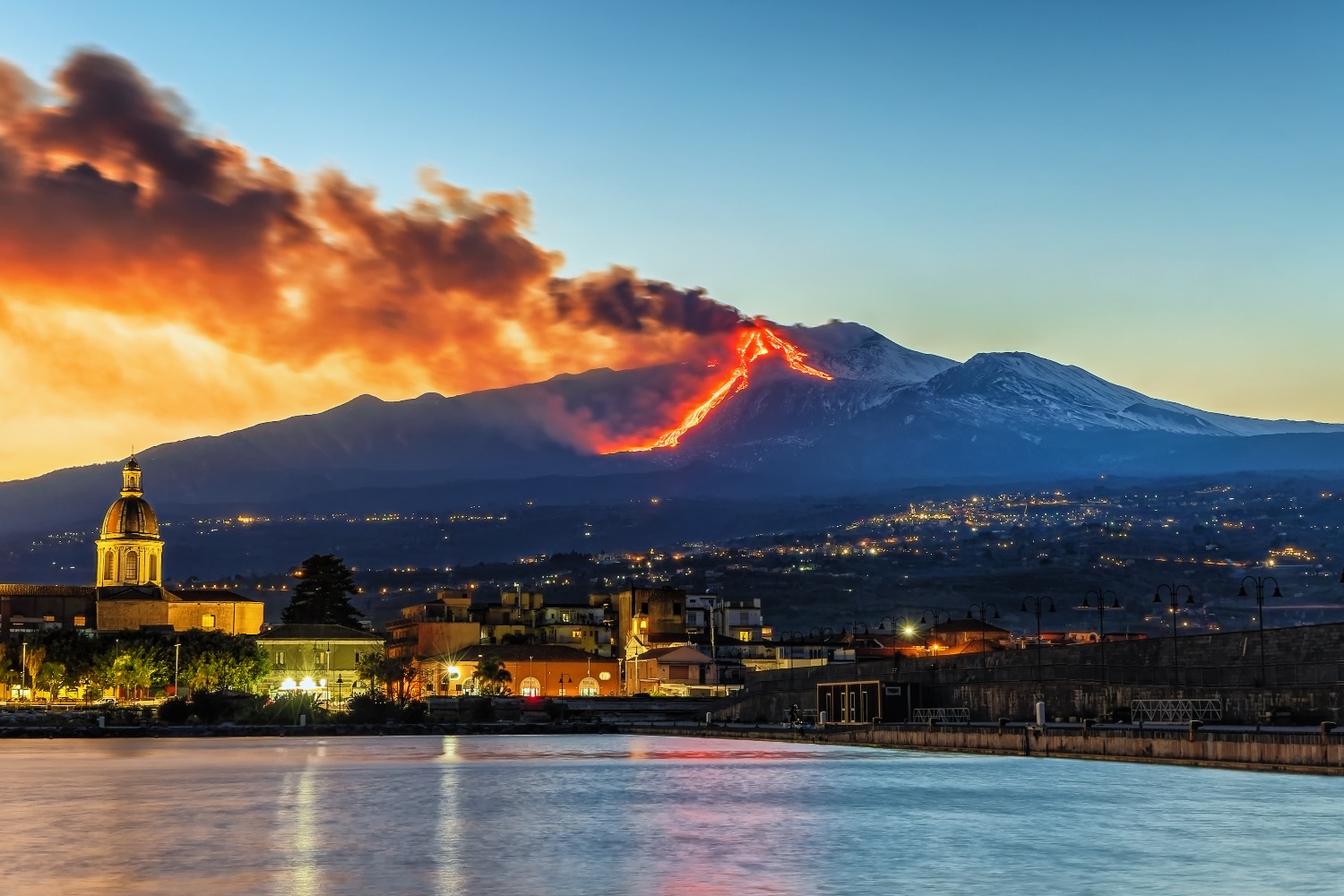 Пятое извержение вулкана Этна за лето